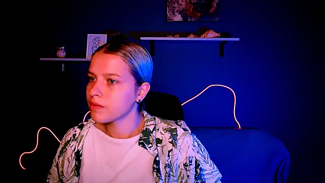 kaela spell  online show from 10-12-25, 08:46