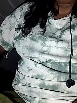 Snapshot of lickcandy chatting on 10-31-25, 05:14 lickcandy online show from 10-31-25, 05:14