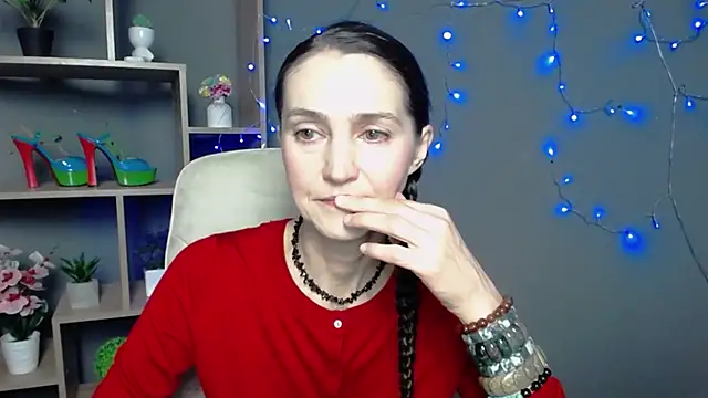 TayaFinch online show from 11-18-25, 01:15