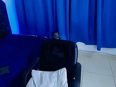 Snapshot of Cordelia_Perlman chatting on 12-14-25, 08:30 Cordelia Perlman online show from 12-14-25, 08:30