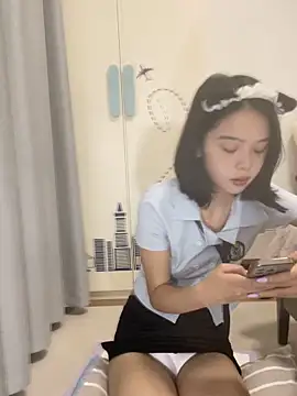 Snapshot of qiqi_x chatting on 09-18-25, 01:24 qiqi x online show from 09-18-25, 01:24