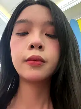 Snapshot of qiqi_x chatting on 10-12-25, 03:33 qiqi x online show from 10-12-25, 03:33