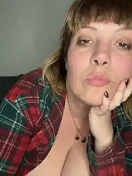Snapshot of STRIPsegale chatting on 03-26-26, 09:31 STRIPsegale online show from 03-26-26, 09:31