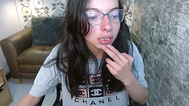 alllyson  online show from 09-19-25, 07:47