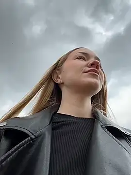 MilaMoone online show from 04-30-26, 10:10