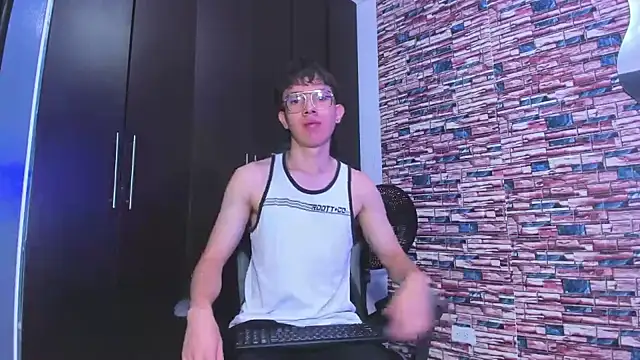 Snapshot of Dominic_Carmine chatting on 10-19-25, 02:07 Dominic Carmine online show from 10-19-25, 02:07