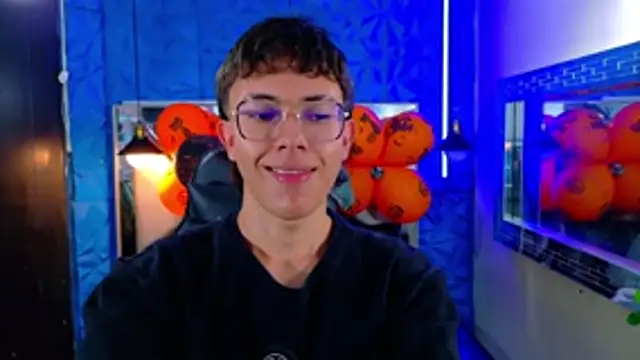 Snapshot of Dominic_Carmine chatting on 10-23-25, 07:56 Dominic Carmine online show from 10-23-25, 07:56