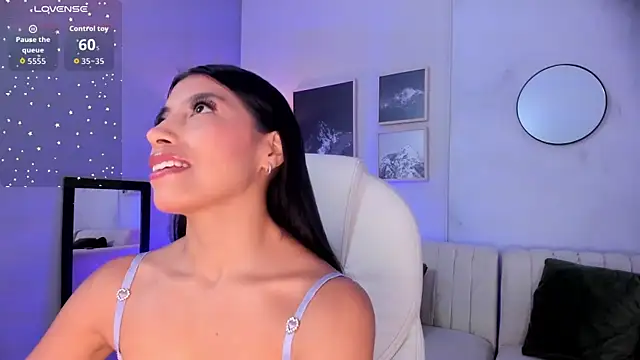 Snapshot of Tiffany_Low chatting on 01-08-26, 01:24 Tiffany Low online show from 01-08-26, 01:24