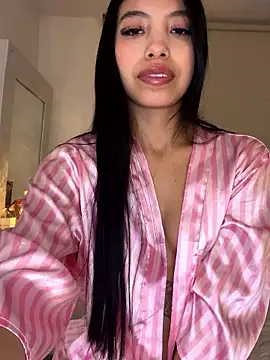 Snapshot of Tiffany_Low chatting on 01-11-26, 09:36 Tiffany Low online show from 01-11-26, 09:36