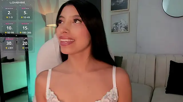 Snapshot of Tiffany_Low chatting on 01-16-26, 01:04 Tiffany Low online show from 01-16-26, 01:04