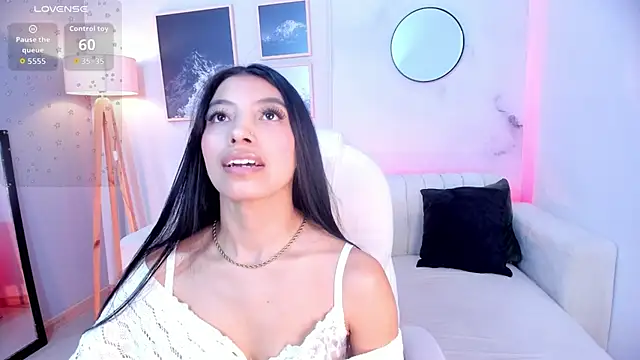 Snapshot of Tiffany_Low chatting on 02-11-26, 01:16 Tiffany Low online show from 02-11-26, 01:16