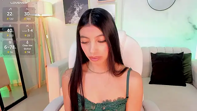 Snapshot of Tiffany_Low chatting on 02-23-26, 02:47 Tiffany Low online show from 02-23-26, 02:47