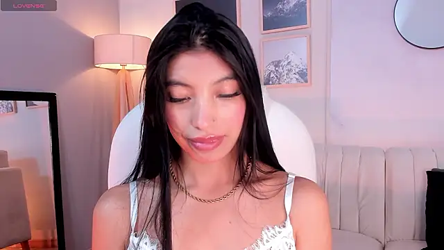 Snapshot of Tiffany_Low chatting on 02-28-26, 01:23 Tiffany Low online show from 02-28-26, 01:23