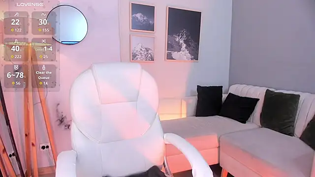 Snapshot of Tiffany_Low chatting on 03-09-26, 02:43 Tiffany Low online show from 03-09-26, 02:43