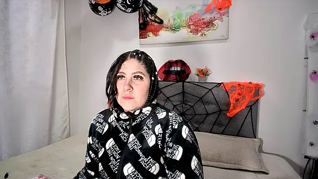 Snapshot of Luna_sweet55 chatting on 10-17-25, 11:02 Luna sweet55 online show from 10-17-25, 11:02