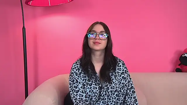 Snapshot of AnneAvery chatting on 10-18-25, 08:37 AnneAvery online show from 10-18-25, 08:37