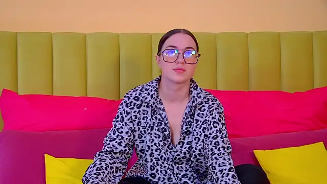 Snapshot of AnneAvery chatting on 10-19-25, 06:47 AnneAvery online show from 10-19-25, 06:47