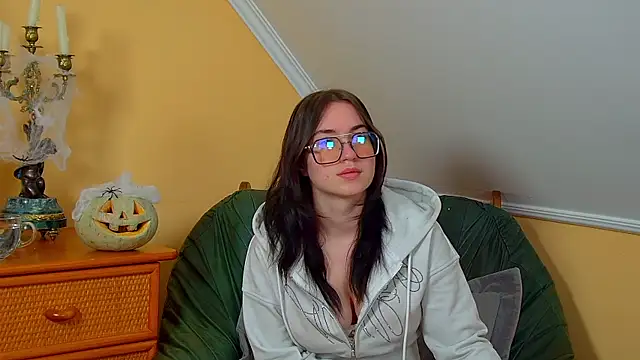 AnneAvery online show from 10-31-25, 06:25