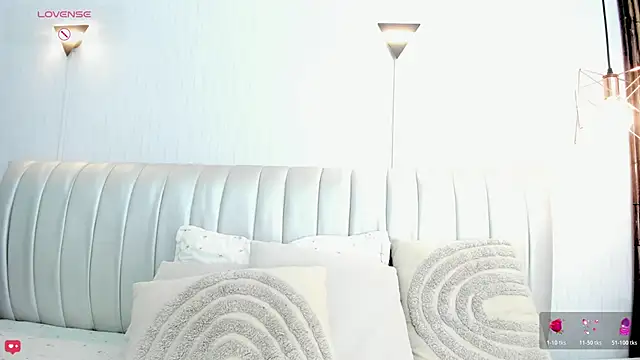 Naomi Rousse online show from 04-23-26, 01:46