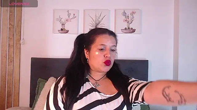 Snapshot of Andrea_secret_ chatting on 10-12-25, 02:38 Andrea secret  online show from 10-12-25, 02:38