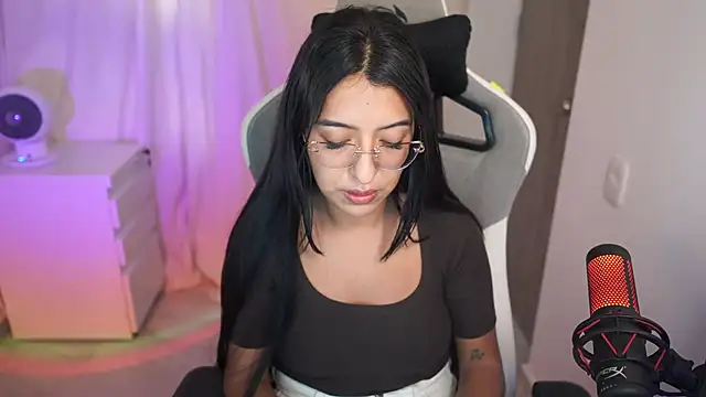 Snapshot of Valerygomez02 chatting on 10-08-25, 08:06 Valerygomez02 online show from 10-08-25, 08:06