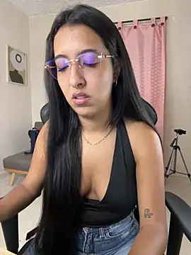 Snapshot of Valerygomez02 chatting on 10-11-25, 09:35 Valerygomez02 online show from 10-11-25, 09:35