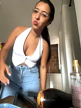 Snapshot of Valerygomez02 chatting on 10-17-25, 07:16 Valerygomez02 online show from 10-17-25, 07:16