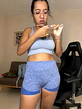 Snapshot of Valerygomez02 chatting on 10-21-25, 10:21 Valerygomez02 online show from 10-21-25, 10:21