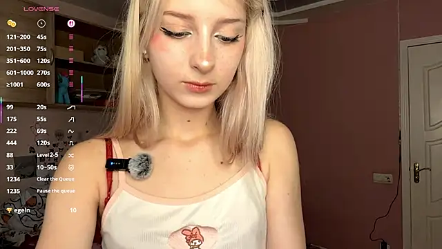 FridaAaberg online show from 10-13-25, 07:41