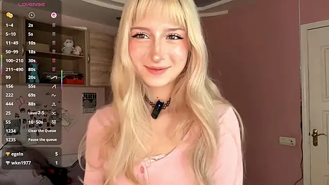 FridaAaberg online show from 11-26-25, 07:42