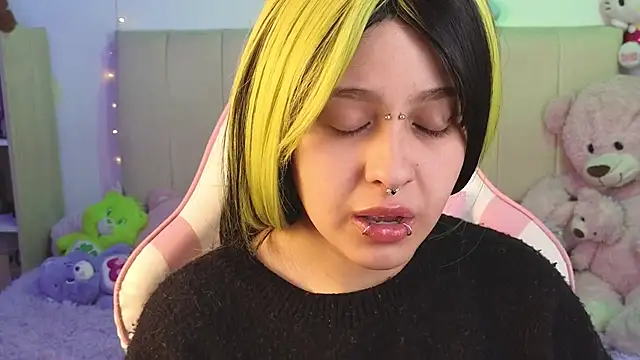 NekoWaifu online show from 06-11-26, 02:48