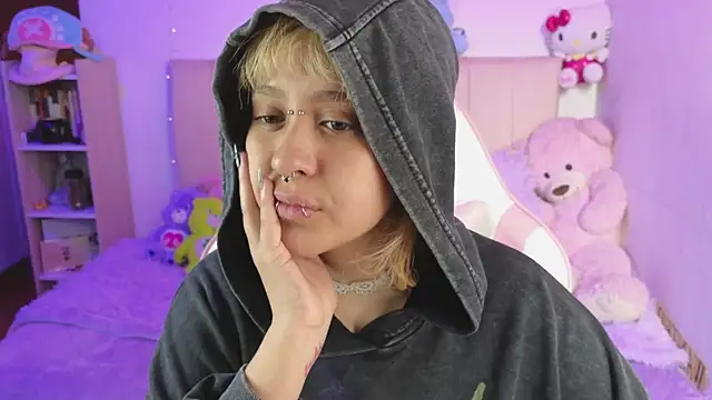 NekoWaifu online show from 06-15-26, 03:25