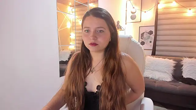 Snapshot of sophiee09_ chatting on 10-08-25, 01:53 sophiee09  online show from 10-08-25, 01:53