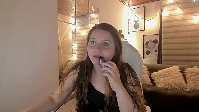 Snapshot of sophiee09_ chatting on 10-13-25, 03:12 sophiee09  online show from 10-13-25, 03:12