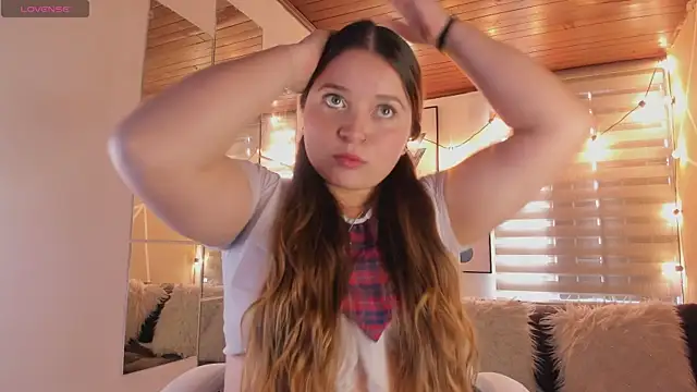 sophiee09  online show from 04-25-26, 02:25