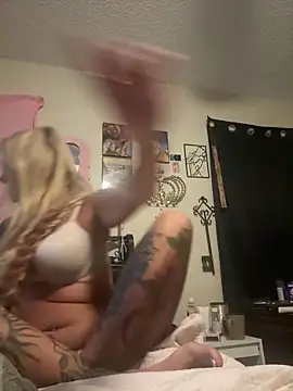 Snapshot of tattoobarbiexox chatting on 10-14-25, 10:27 tattoobarbiexox online show from 10-14-25, 10:27