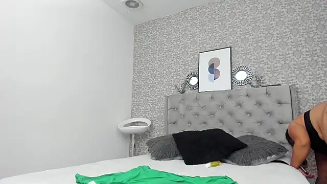 Hanna Marshall  online show from 09-24-25, 11:24