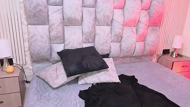 sofiagutierrez   online show from 11-11-25, 03:06