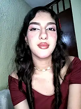 Snapshot of Emily-hottson chatting on 10-20-25, 05:19 Emily-hottson online show from 10-20-25, 05:19