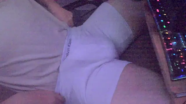 Snapshot of xderox318 chatting on 11-19-25, 10:32 xderox318 online show from 11-19-25, 10:32