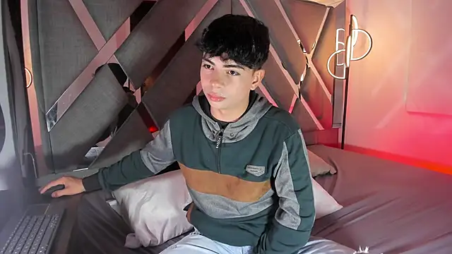 Snapshot of Peter_chase chatting on 09-16-25, 06:42 Peter chase online show from 09-16-25, 06:42