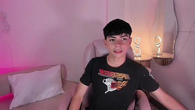 Snapshot of Peter_chase chatting on 09-25-25, 07:28 Peter chase online show from 09-25-25, 07:28