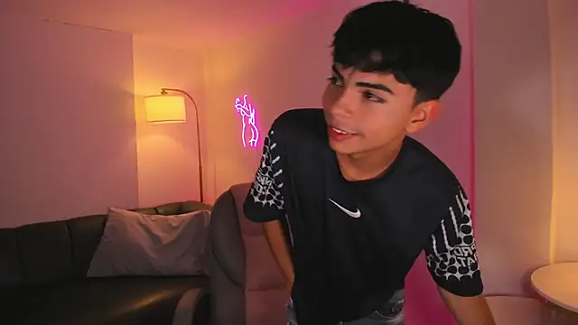 Snapshot of Peter_chase chatting on 11-08-25, 06:29 Peter chase online show from 11-08-25, 06:29