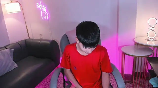 Snapshot of Peter_chase chatting on 11-09-25, 06:28 Peter chase online show from 11-09-25, 06:28