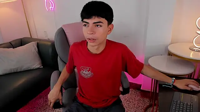 Snapshot of Peter_chase chatting on 11-11-25, 06:19 Peter chase online show from 11-11-25, 06:19