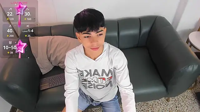 Snapshot of Peter_chase chatting on 11-18-25, 06:23 Peter chase online show from 11-18-25, 06:23