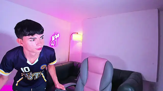 Snapshot of Peter_chase chatting on 12-03-25, 06:17 Peter chase online show from 12-03-25, 06:17