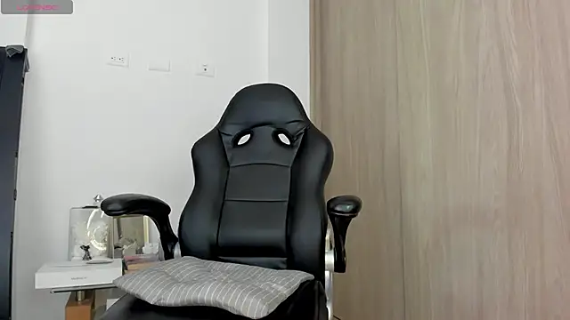 Snapshot of Biscuit_oliva chatting on 10-12-25, 03:16 Biscuit oliva online show from 10-12-25, 03:16