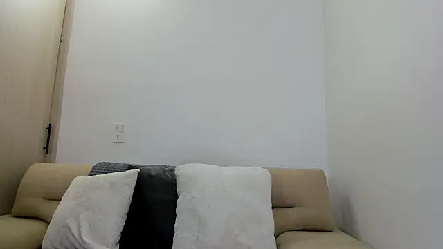 Snapshot of Biscuit_oliva chatting on 10-25-25, 04:02 Biscuit oliva online show from 10-25-25, 04:02