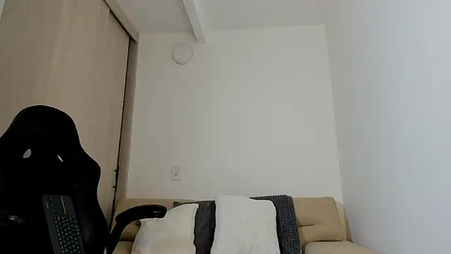 Snapshot of Biscuit_oliva chatting on 10-30-25, 01:34 Biscuit oliva online show from 10-30-25, 01:34